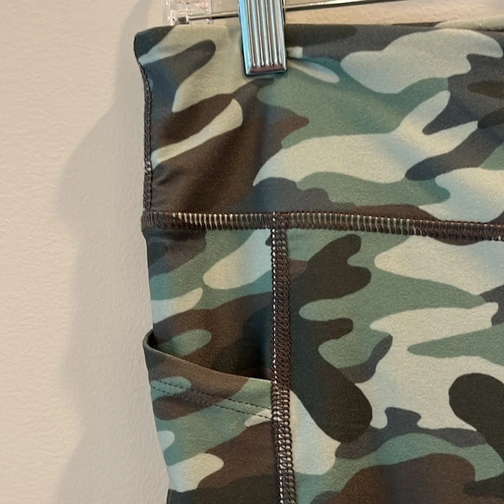 Flexure - girls size 16 - Frita active pocket legging.  Green camo design.